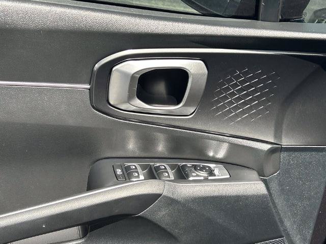 Used 2023 Kia Sorento LX FWD image 18
