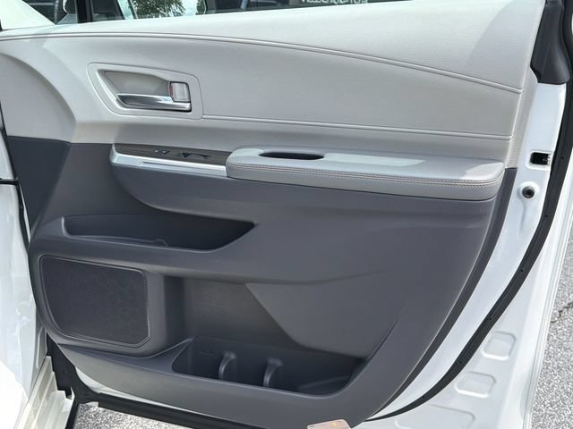 Used 2021 Toyota Sienna Limited FWD image 16