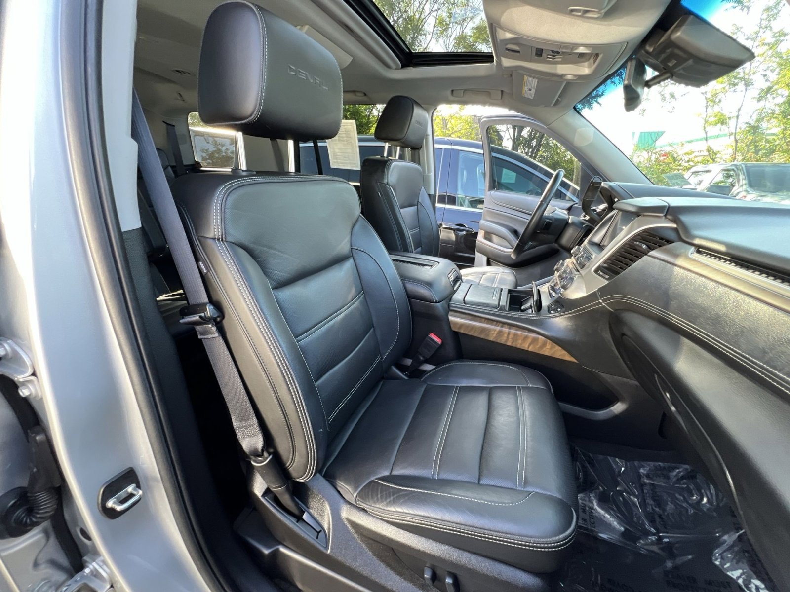 Used 2018 GMC Yukon Denali w/ Denali Ultimate Package AWD/4WD image 34