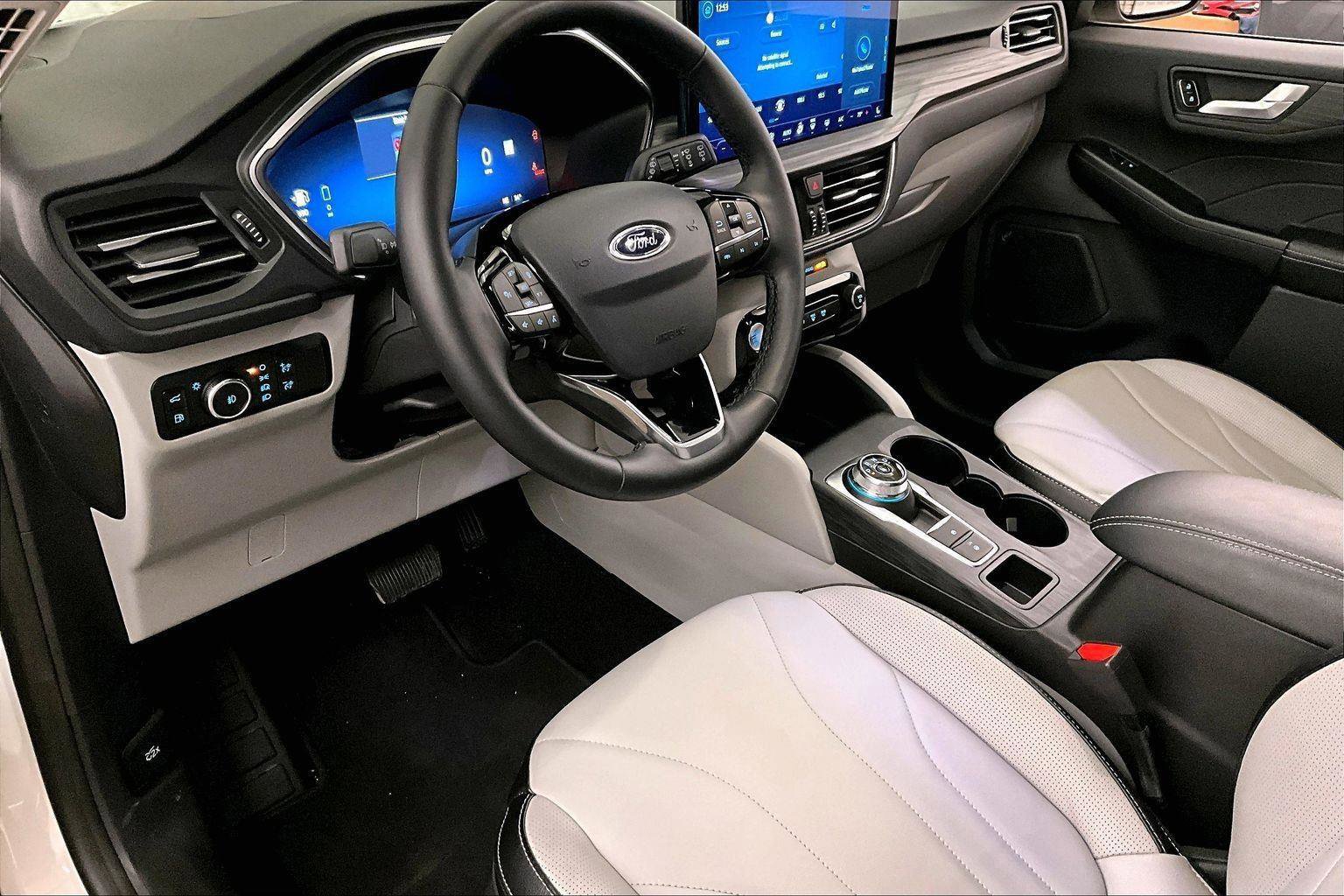 Certified 2025 Ford Escape SE w/ PHEV Premium Package image 12