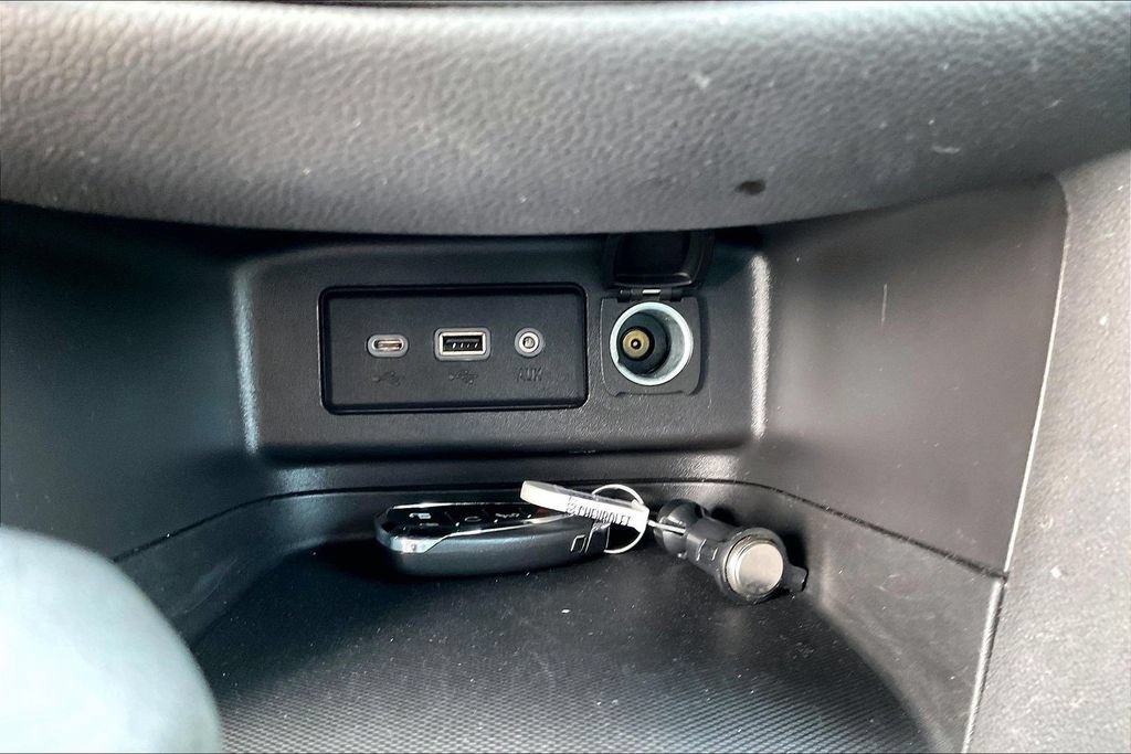 Used 2024 Chevrolet Equinox LT FWD image 32