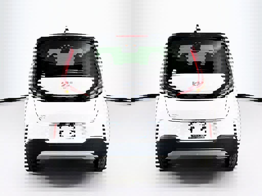 Used 2023 Kia Soul LX image 4