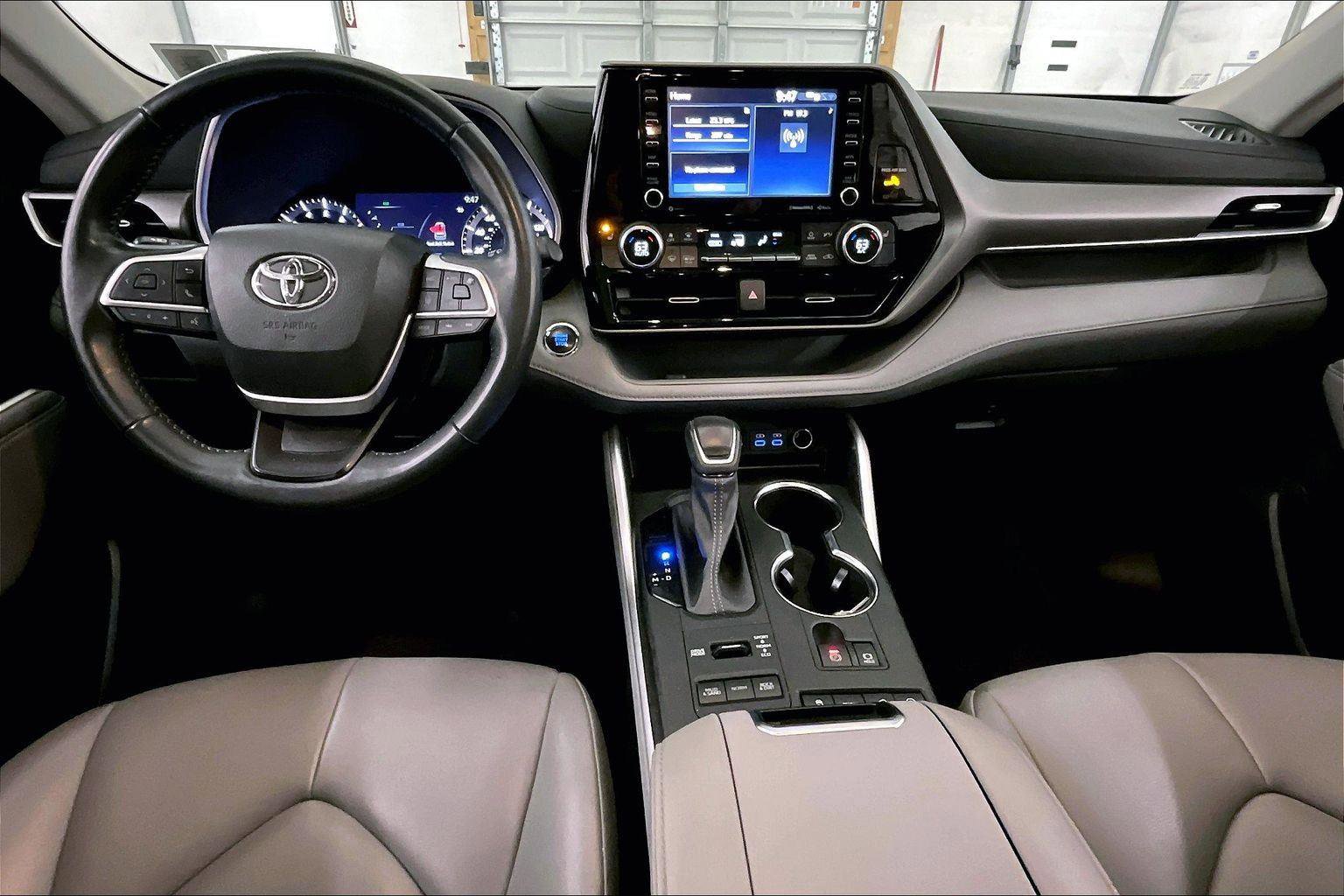 Used 2022 Toyota Highlander XLE image 14