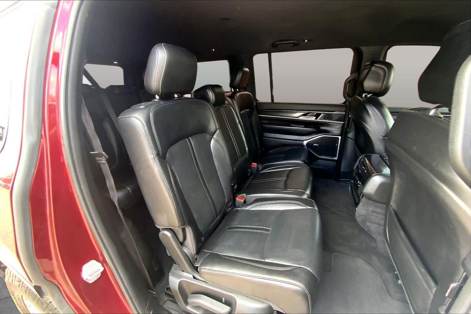 Used 2022 Jeep Wagoneer Series I AWD/4WD image 19