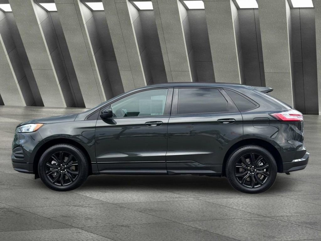 Certified 2022 Ford Edge SE w/ Black Appearance Package image 2