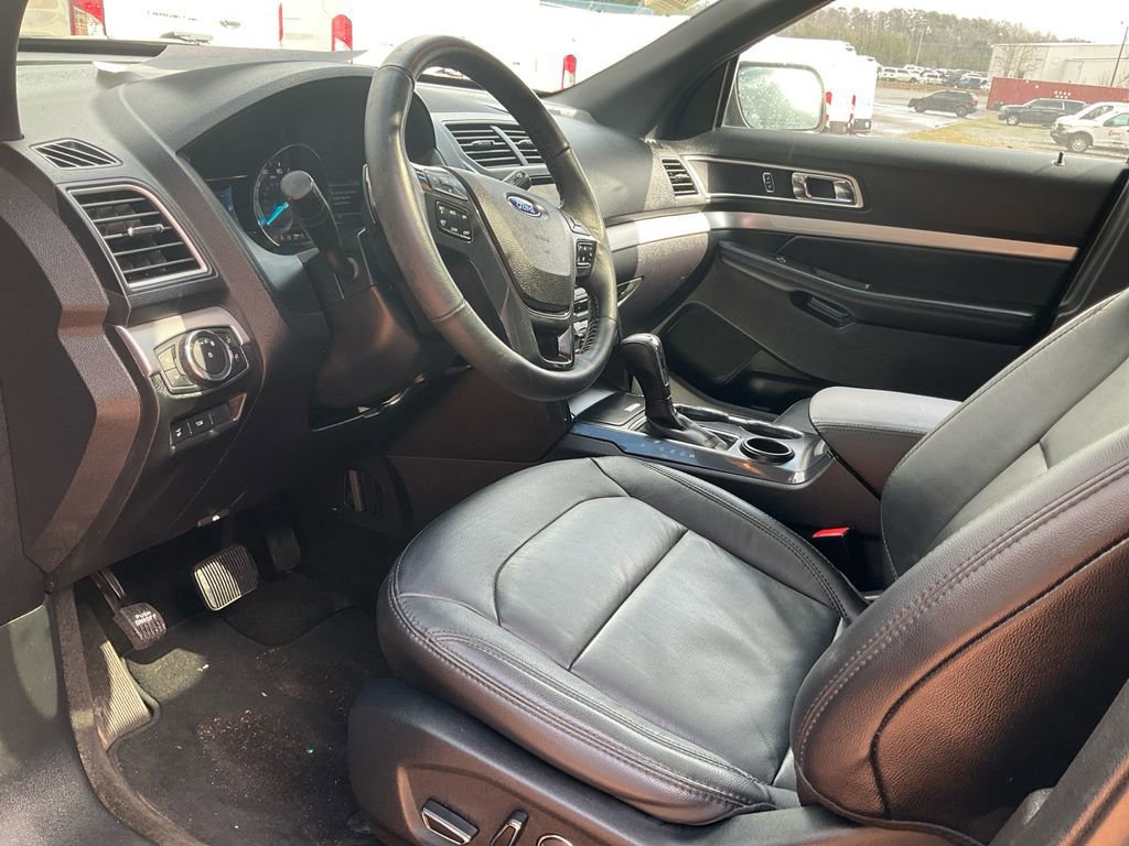 Certified 2017 Ford Explorer XLT w/ Equipment Group 202A image 15