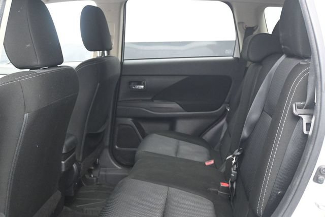 Used 2018 Mitsubishi Outlander SE AWD/4WD image 5