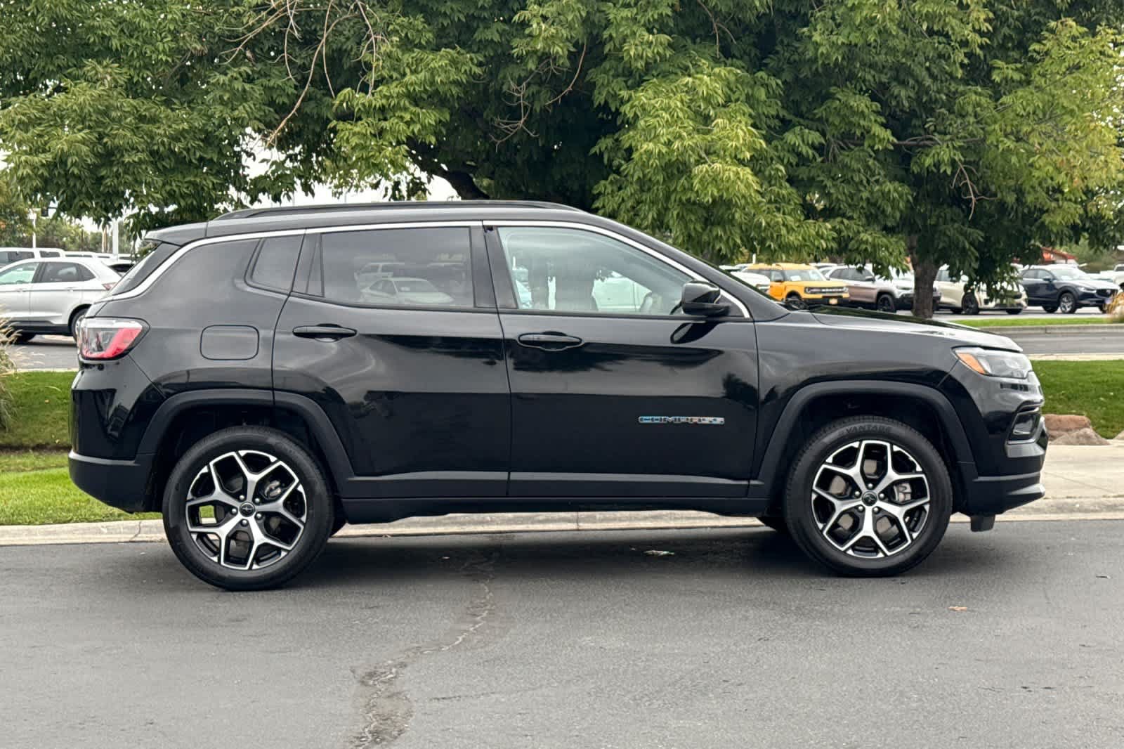 Used 2025 Jeep Compass Limited AWD/4WD image 8