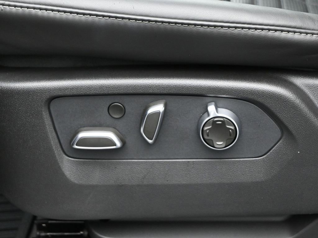 Used 2026 Cadillac Escalade Platinum Luxury image 10