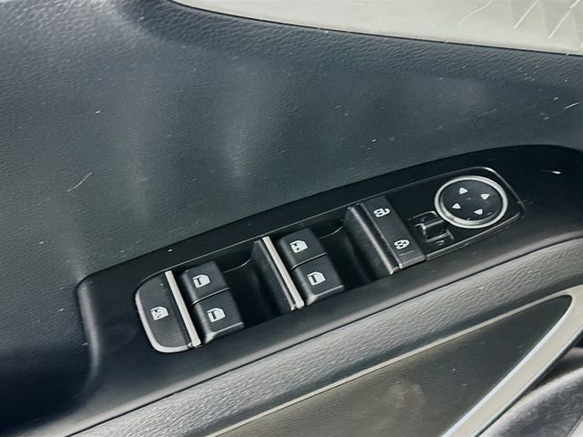 Used 2025 Kia Soul LX w/ LX Technology Package FWD image 23