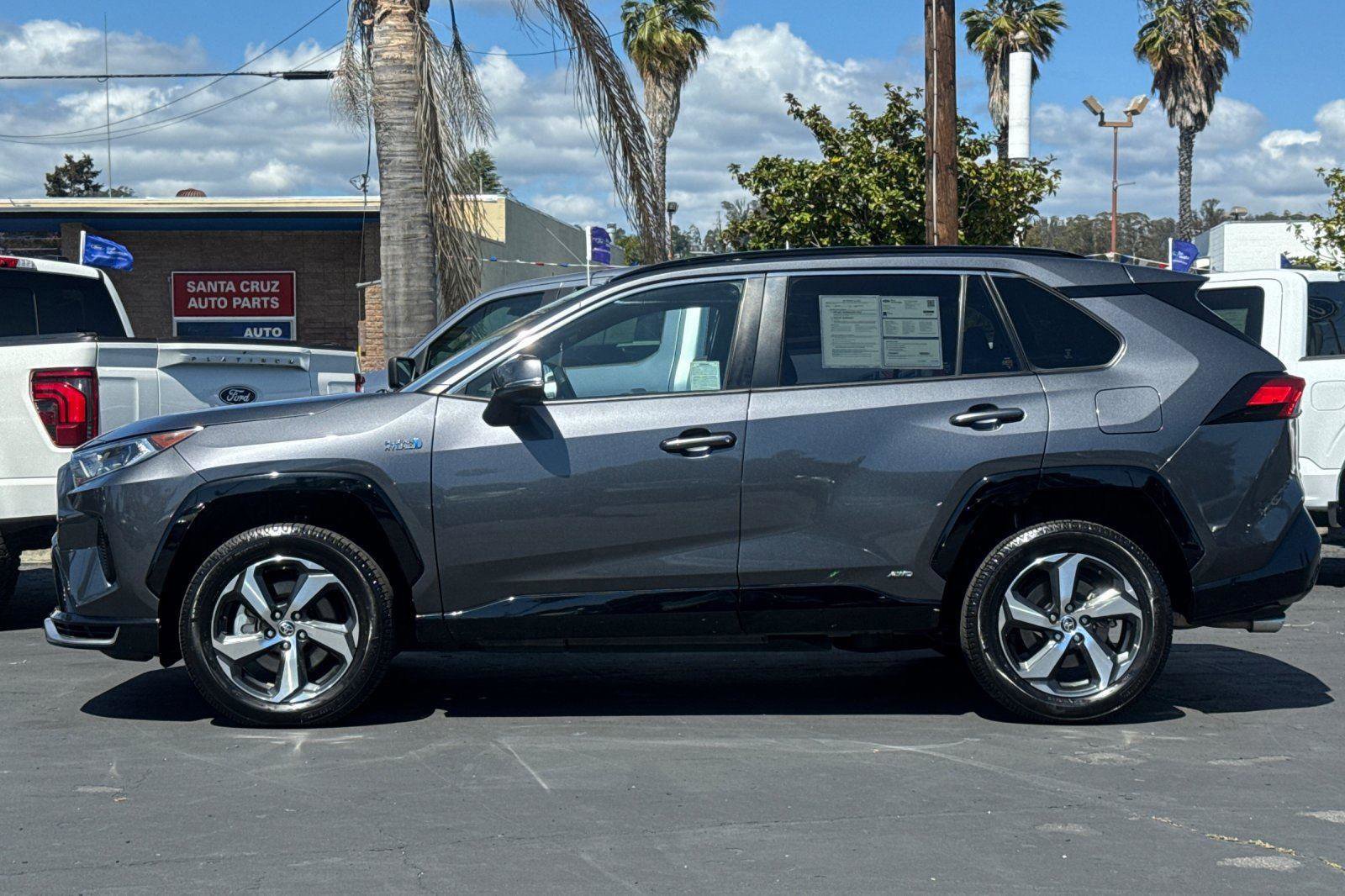 Used 2021 Toyota RAV4 SE w/ Weather & Moonroof Package AWD/4WD image 2