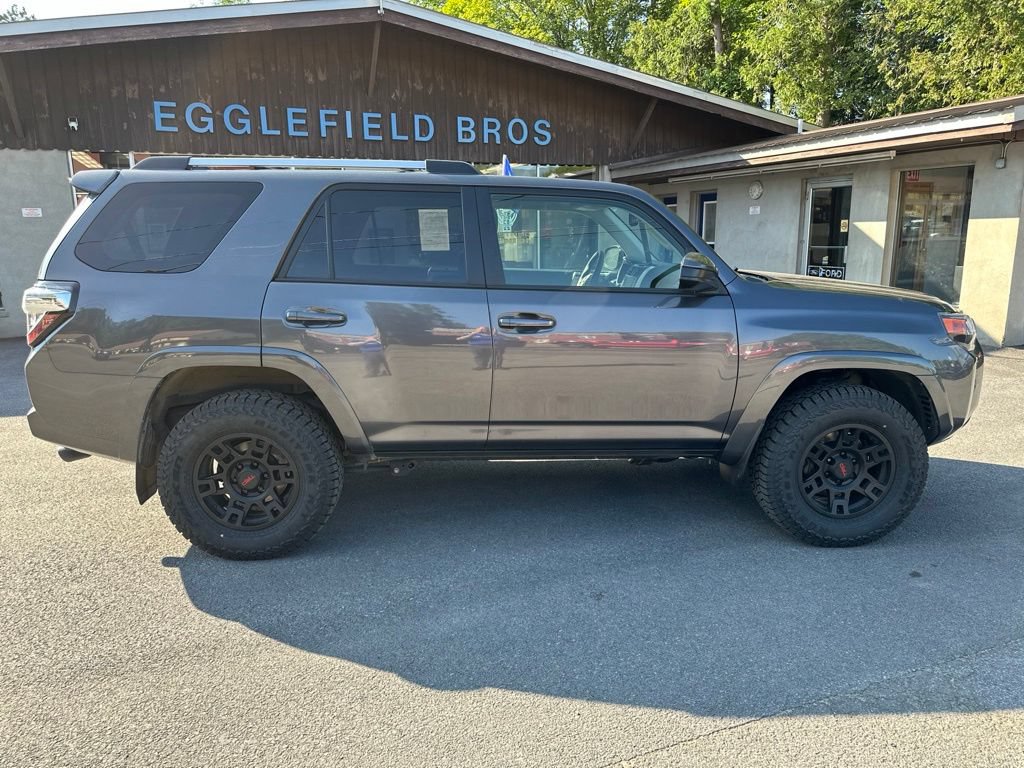 Used 2023 Toyota 4Runner SR5 AWD/4WD image 4