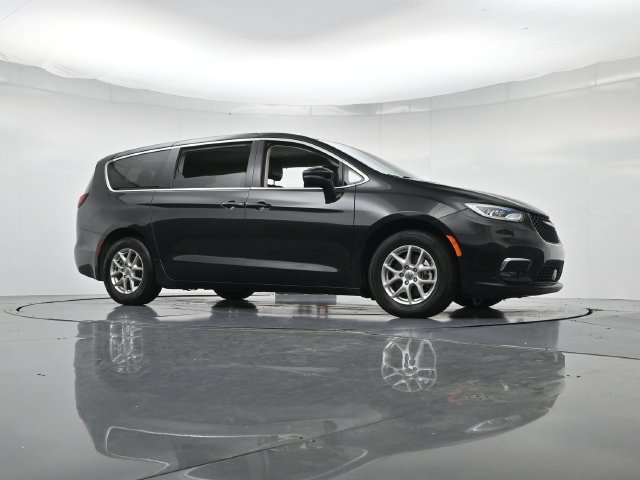 Used 2023 Chrysler Pacifica Touring-L FWD image 40