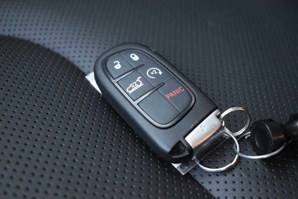 Used 2022 Jeep Cherokee Limited image 14