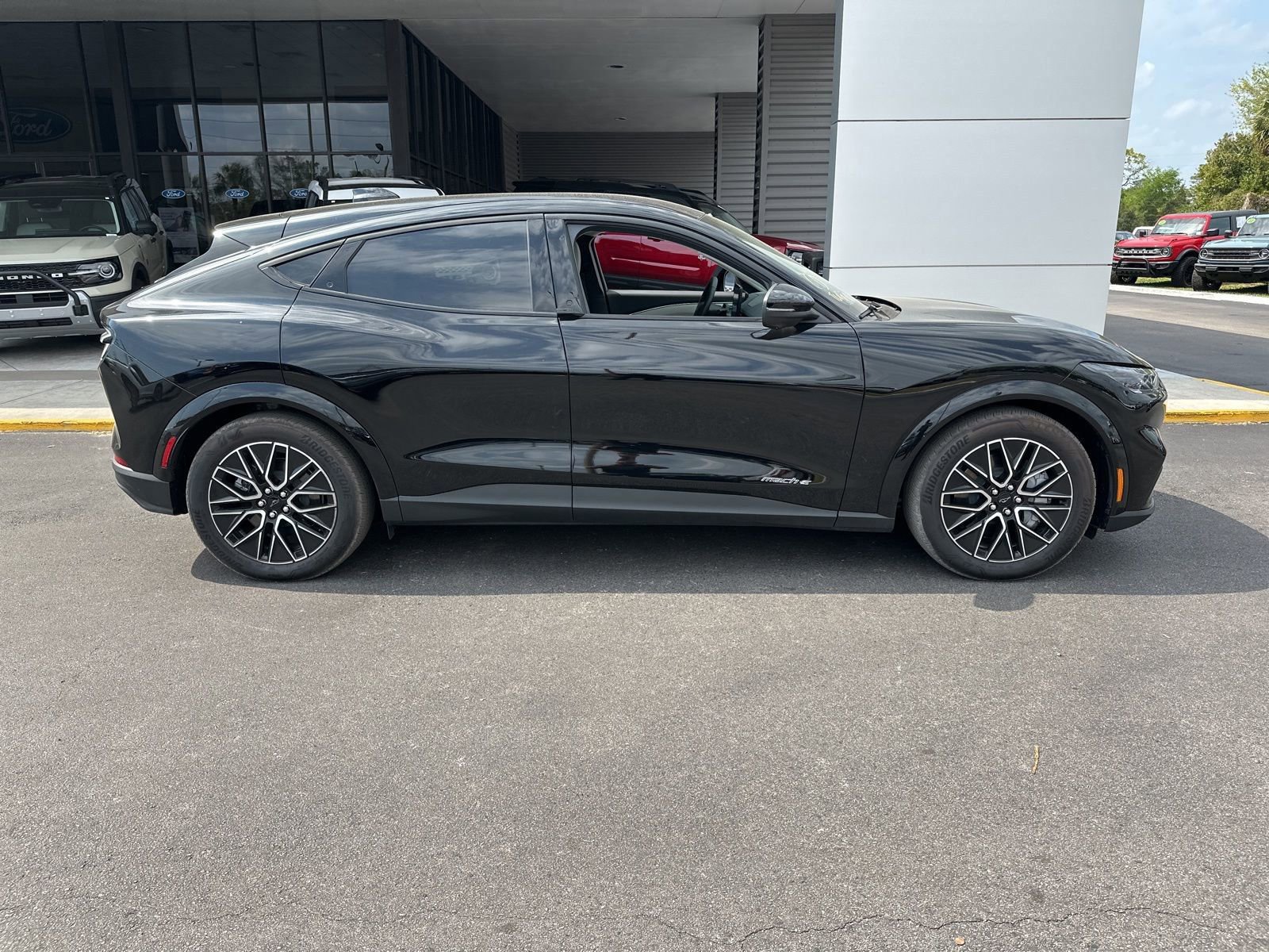 Certified 2025 Ford Mustang Mach-E Premium image 3