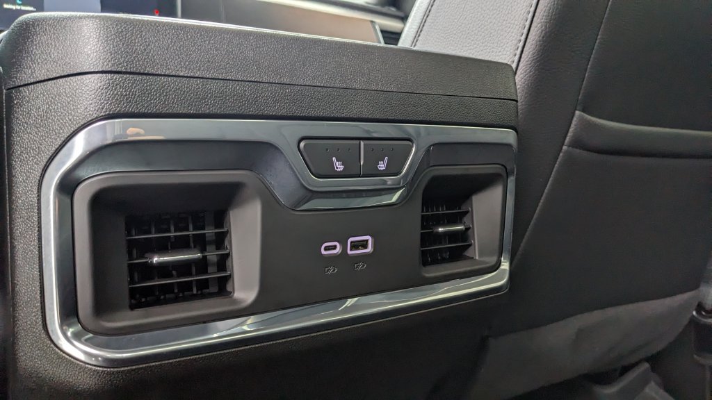 Used 2024 GMC Sierra 2500 Denali w/ Technology Package AWD/4WD image 36