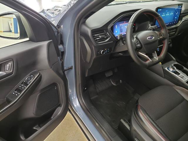 Certified 2025 Ford Escape ST-Line w/ Tech Pack #1 AWD/4WD image 11