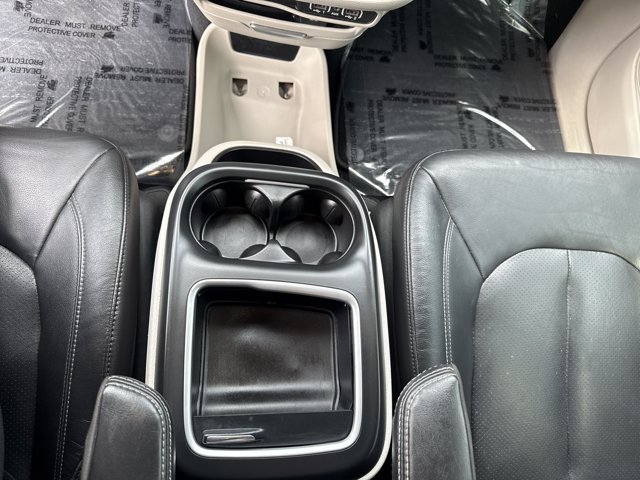 Used 2022 Chrysler Pacifica Touring-L FWD image 26