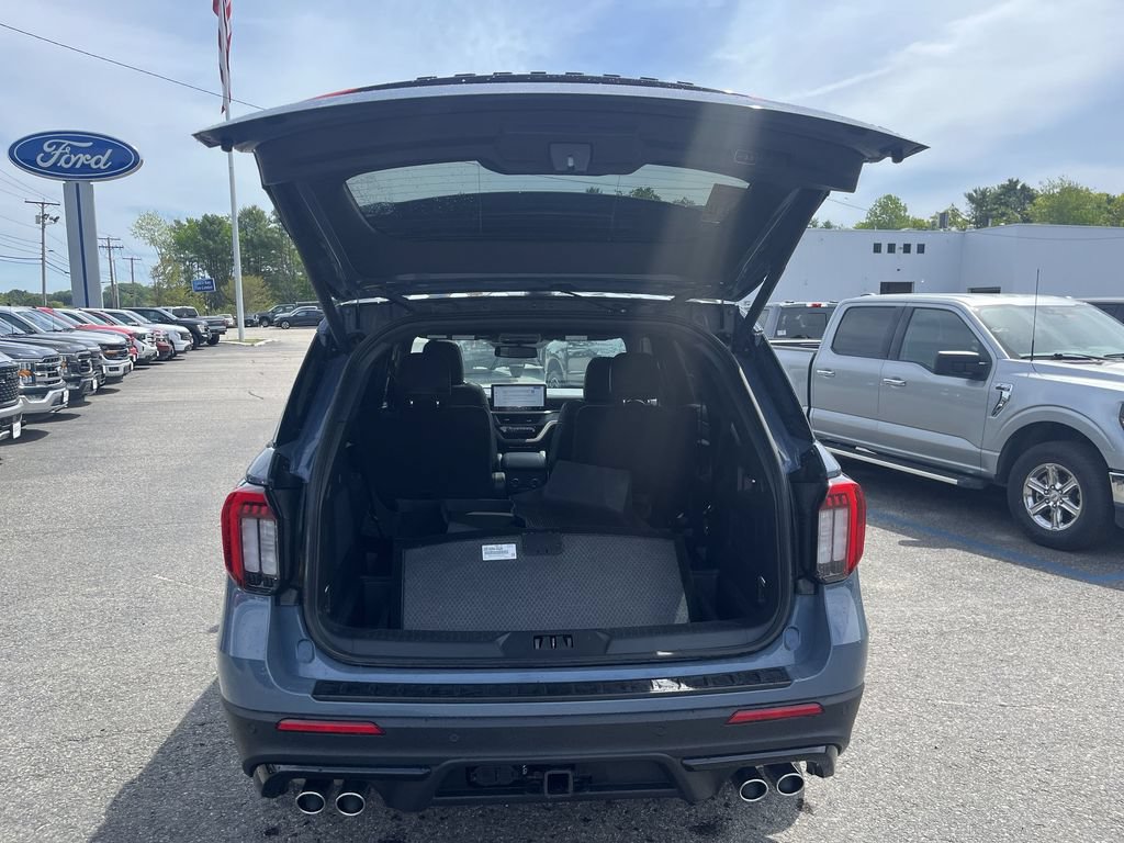 Certified 2025 Ford Explorer ST AWD/4WD image 3