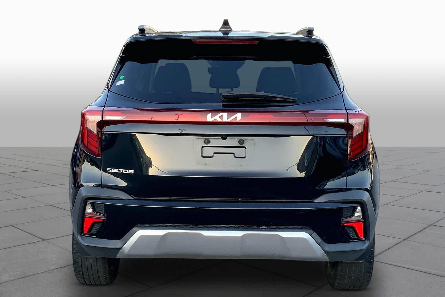 Used 2024 Kia Seltos EX FWD image 5