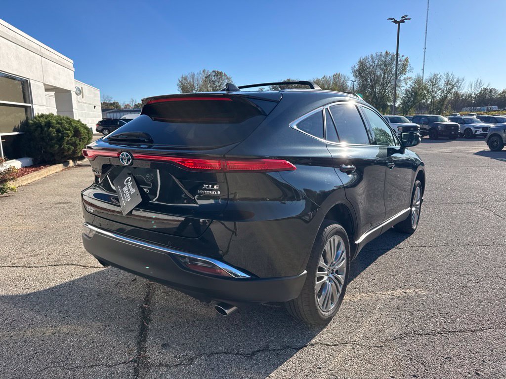 Used 2022 Toyota Venza XLE AWD/4WD image 3