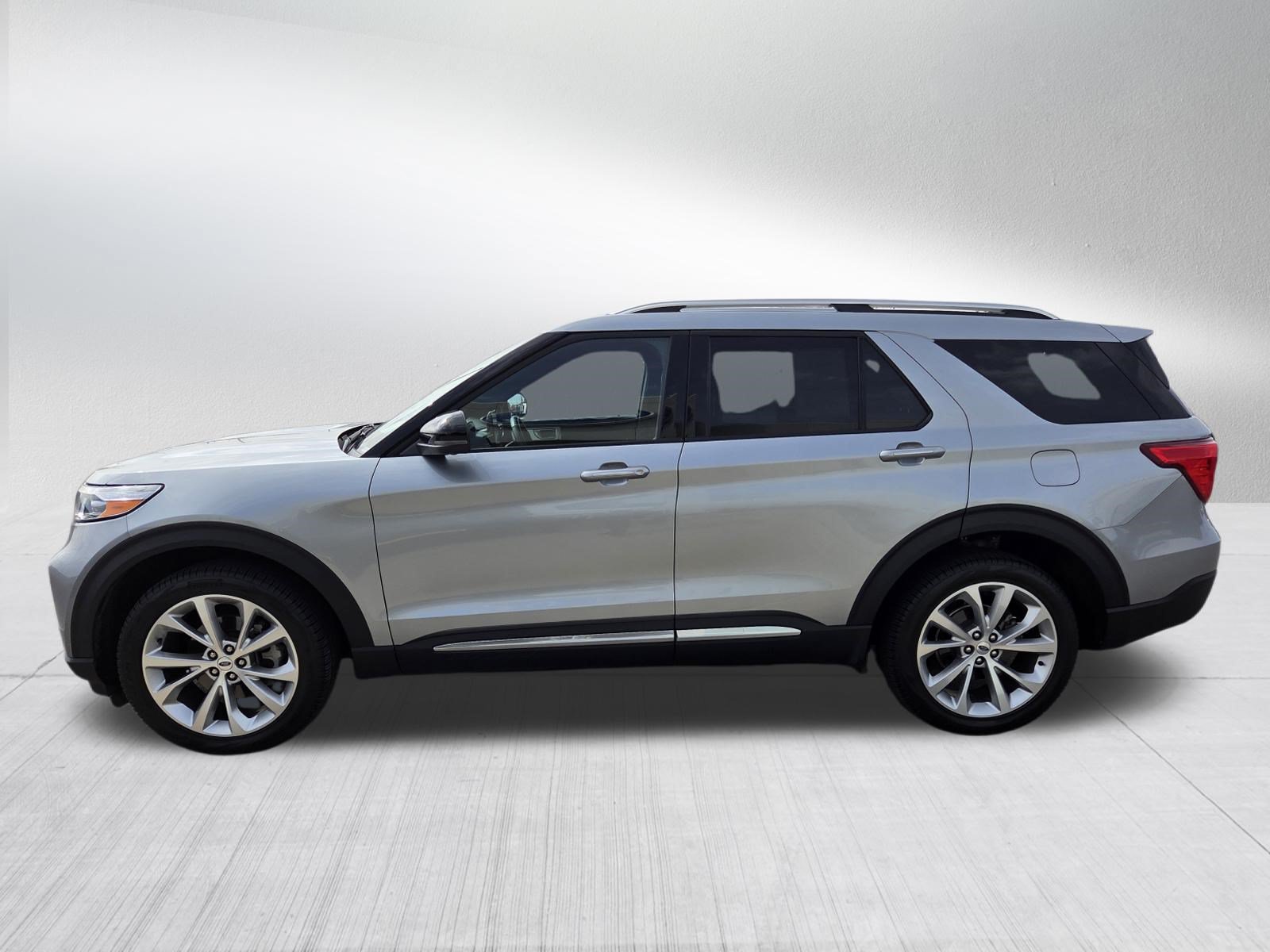 Certified 2023 Ford Explorer Platinum w/ Technology Package AWD/4WD image 4
