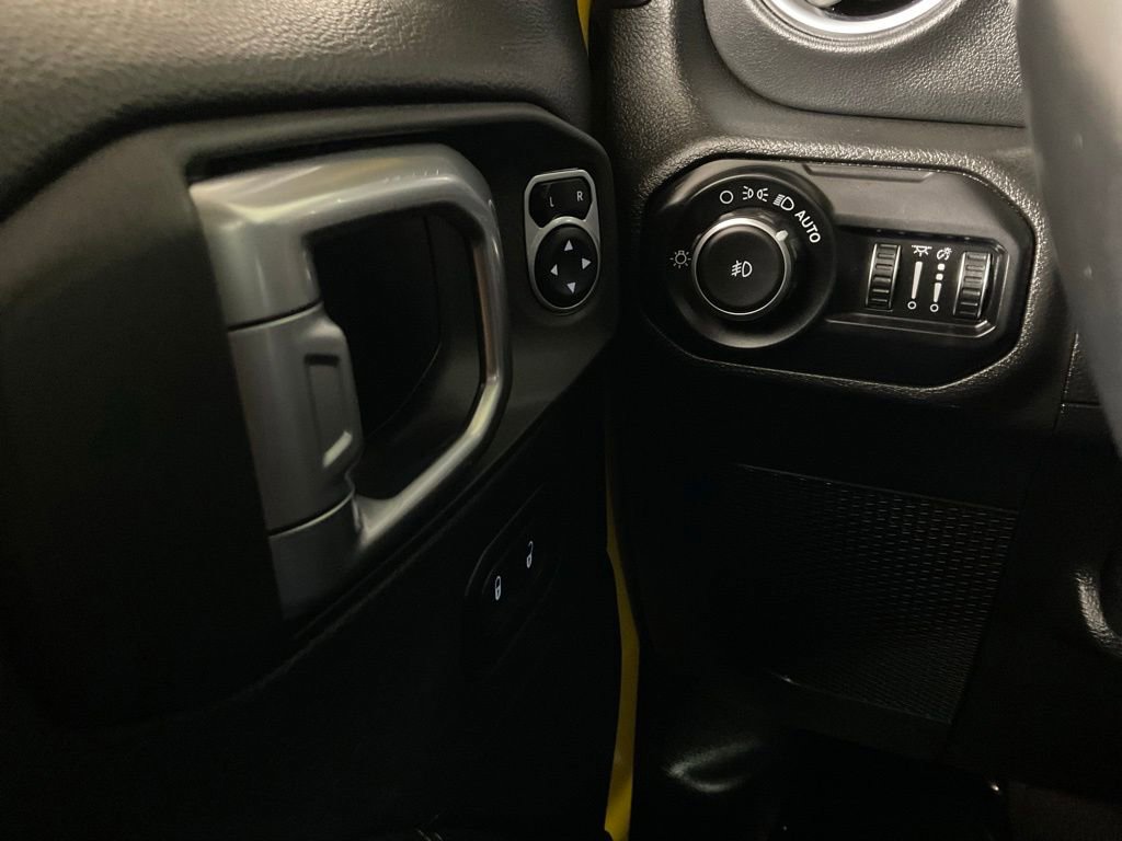 Used 2020 Jeep Wrangler Unlimited Sahara AWD/4WD image 19