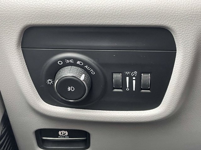 Used 2021 Jeep Grand Cherokee L Overland w/ Luxury Tech Group IV AWD/4WD image 21