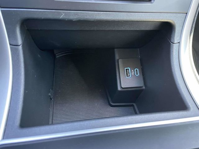 Certified 2024 Ford Edge SE w/ Black Appearance Package image 10