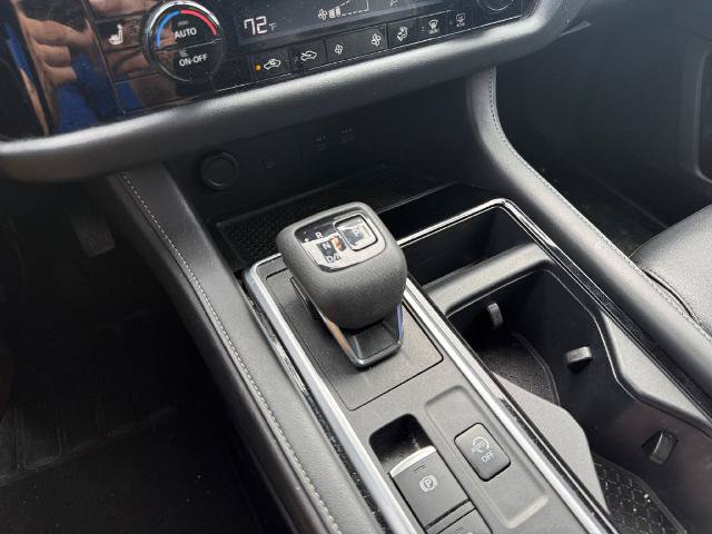Used 2025 Nissan Pathfinder SL AWD/4WD image 21