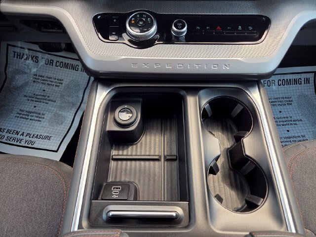 Certified 2025 Ford Expedition Active AWD/4WD image 18