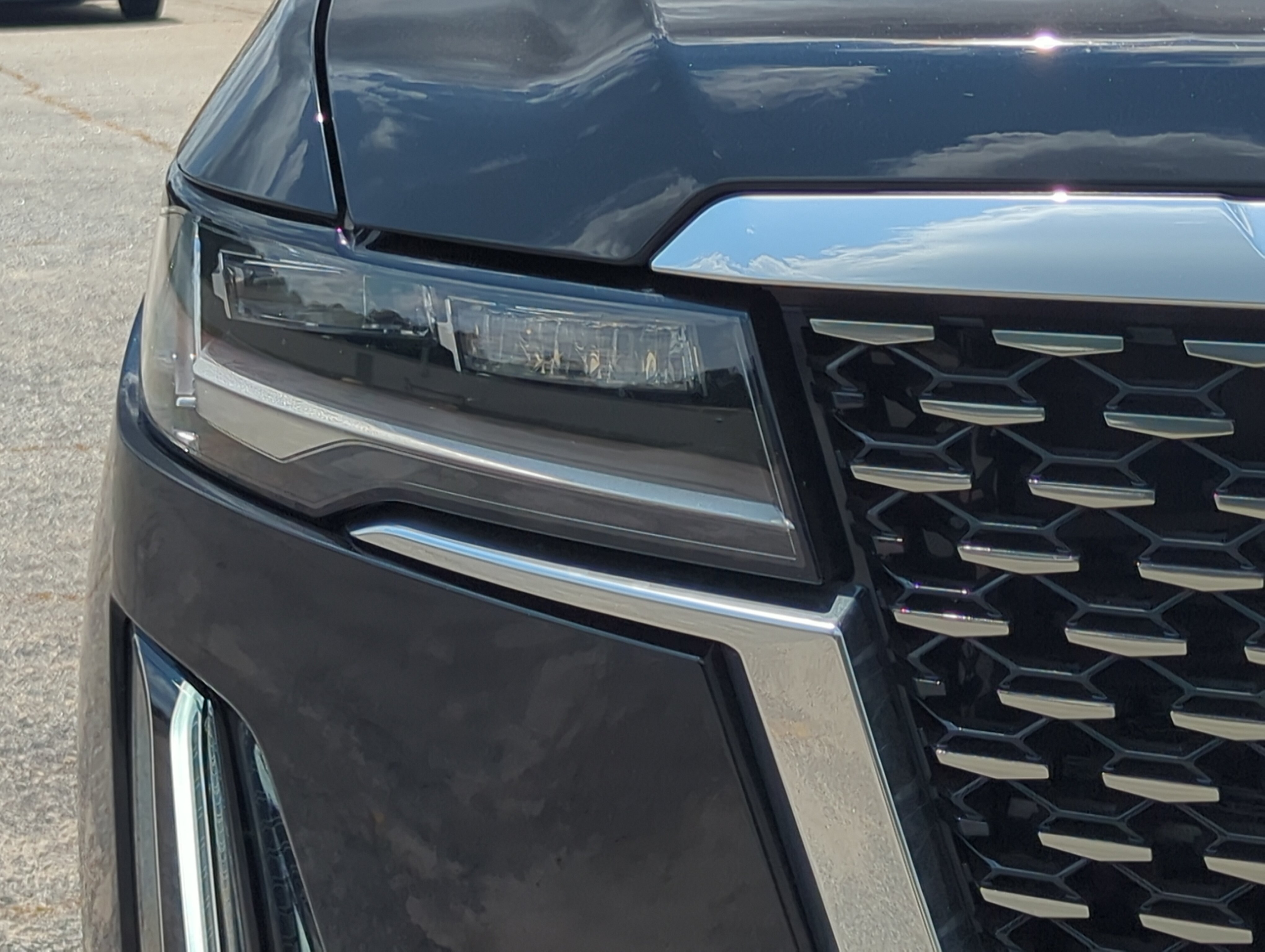 Used 2024 Cadillac Escalade Premium Luxury w/ Performance Package AWD/4WD image 8