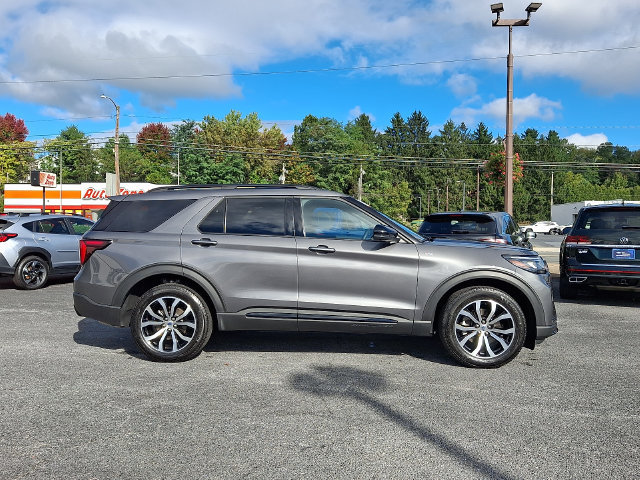 Certified 2025 Ford Explorer ST-Line AWD/4WD image 7