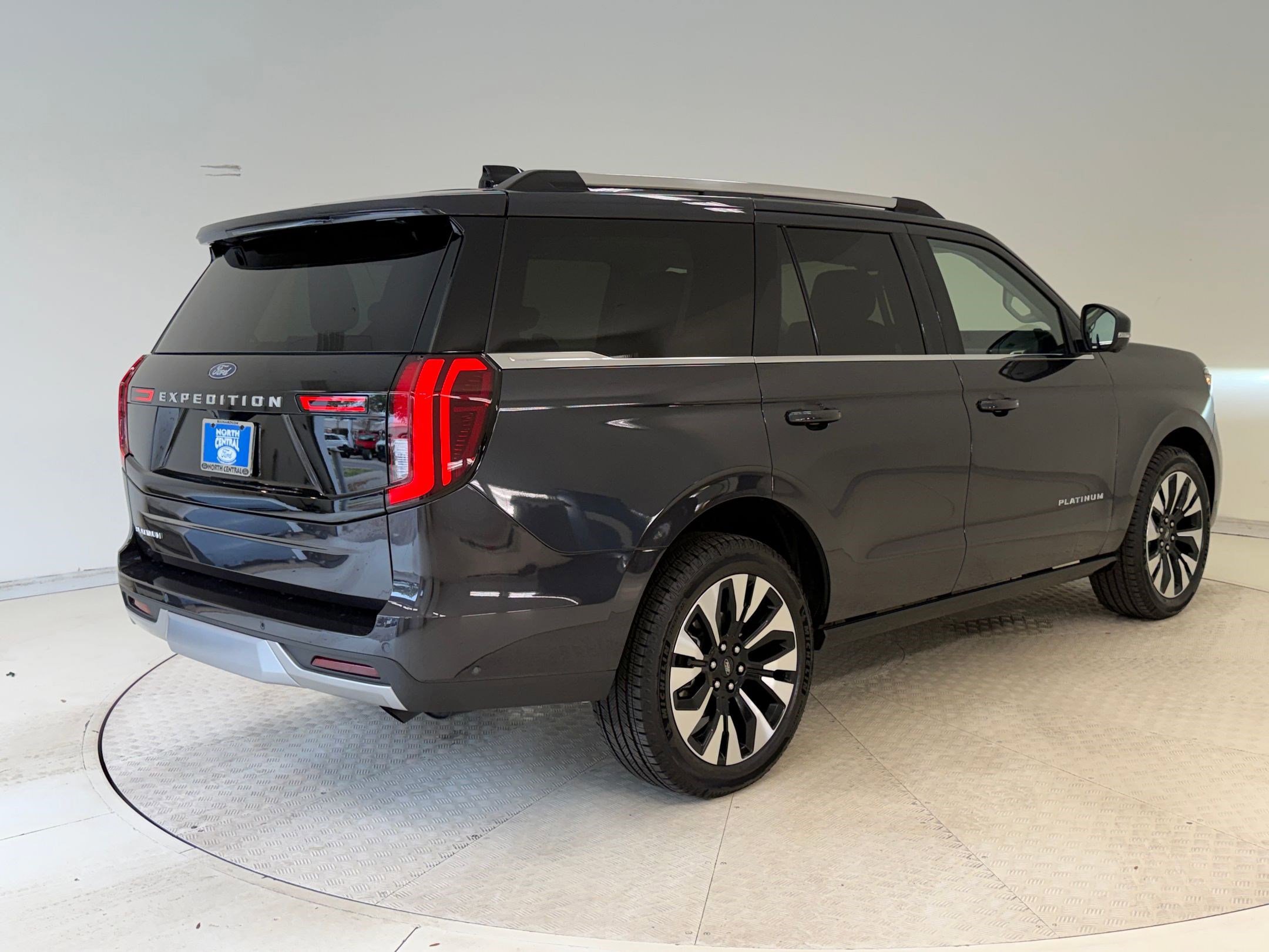 Certified 2025 Ford Expedition Platinum w/ Driver's Package image 5