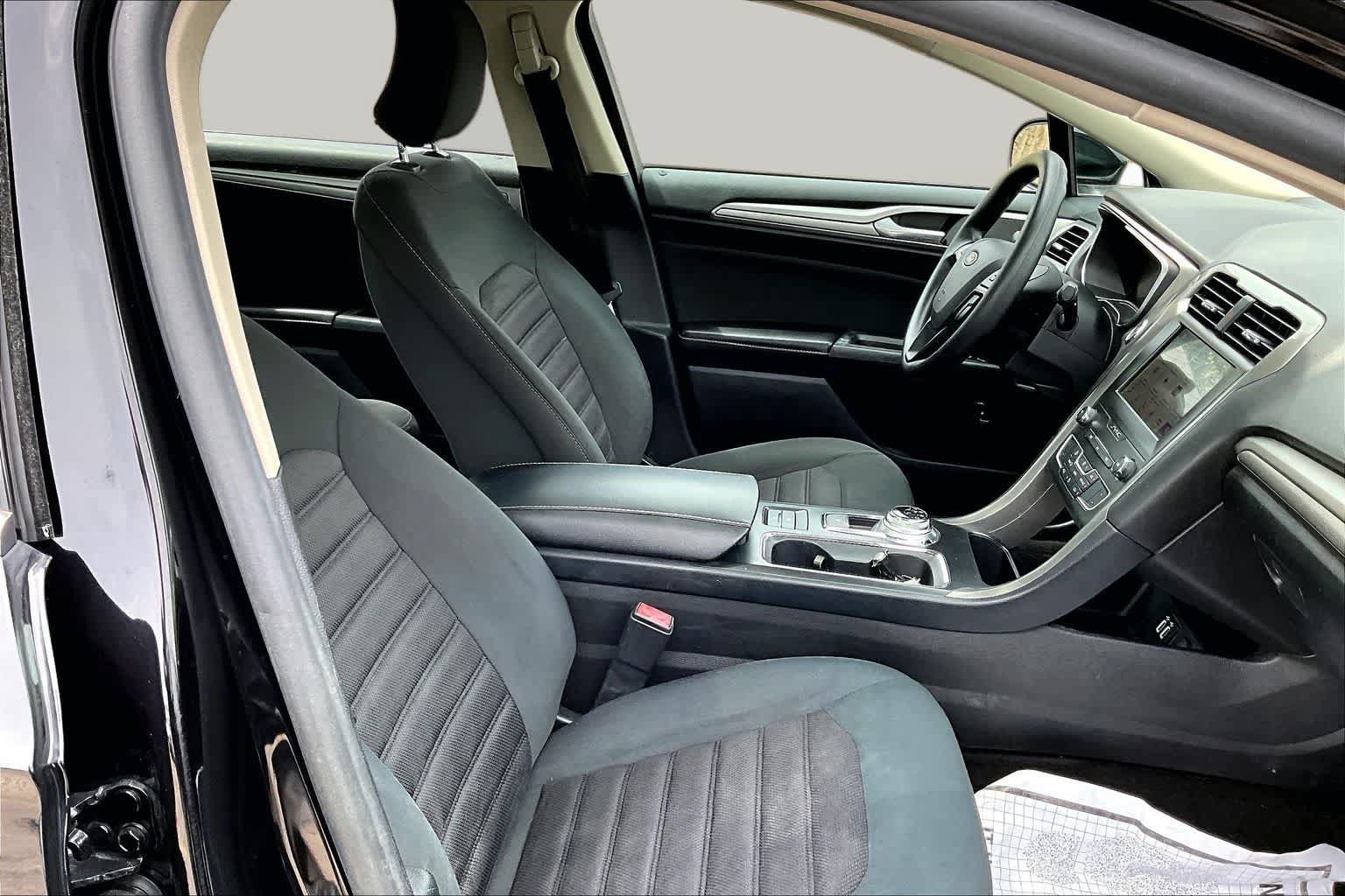 Certified 2019 Ford Fusion SE FWD image 9