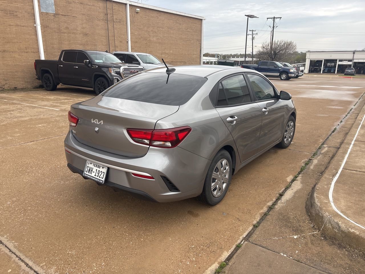 Used 2023 Kia Rio S image 3