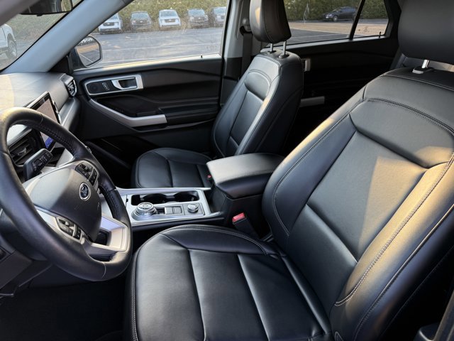 Certified 2022 Ford Explorer XLT w/ Equipment Group 202A AWD/4WD image 10