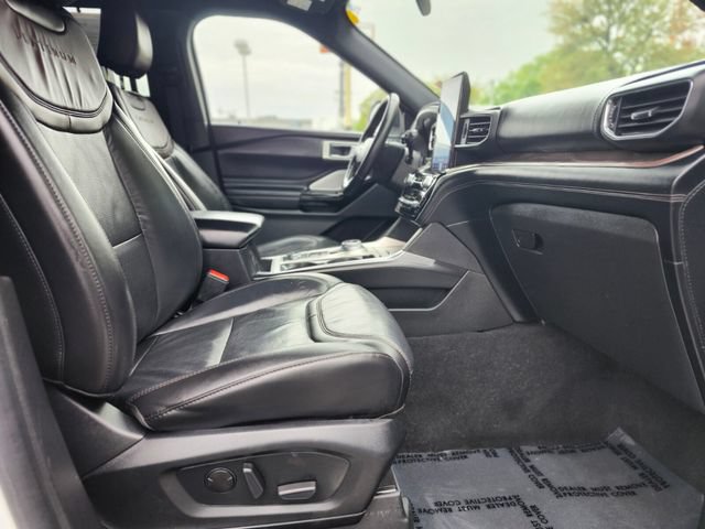 Certified 2023 Ford Explorer Platinum w/ Technology Package AWD/4WD image 11