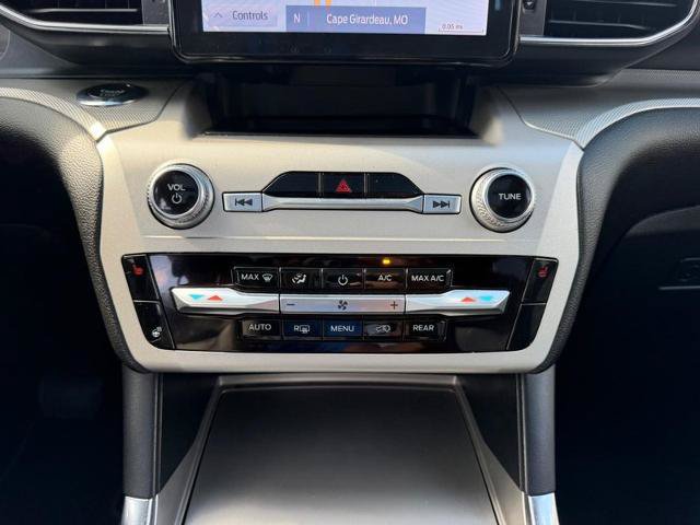 Certified 2022 Ford Explorer XLT w/ Equipment Group 202A AWD/4WD image 18