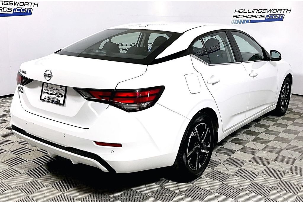 Used 2025 Nissan Sentra SV FWD image 9