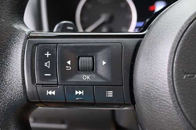 Used 2023 Nissan Rogue SV AWD/4WD image 17