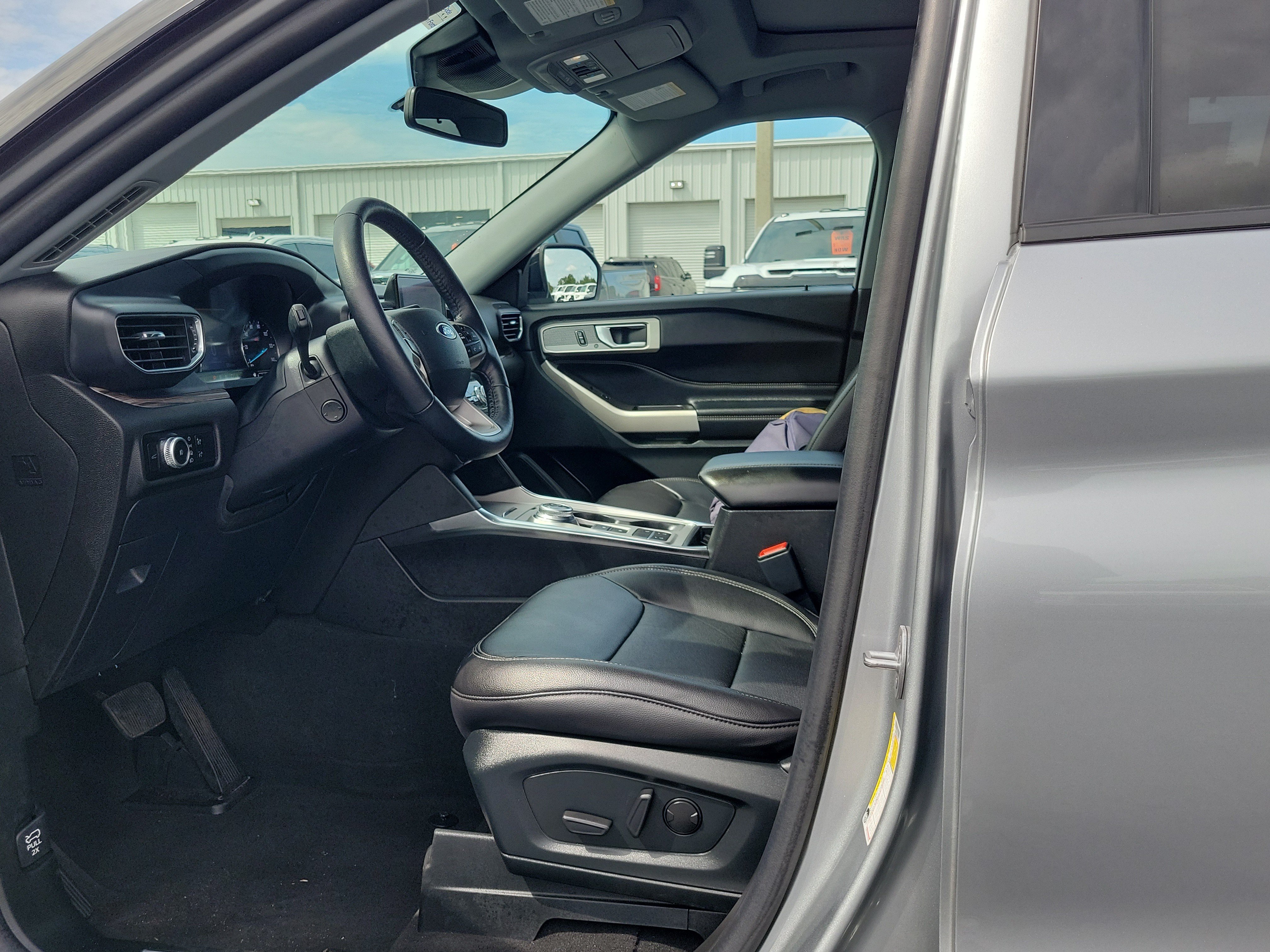 Certified 2023 Ford Explorer Limited w/ Equipment Group 301A RWD image 22