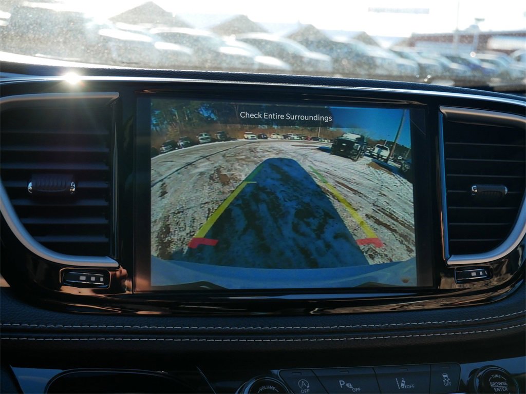 Used 2024 Chrysler Pacifica Limited w/ Uconnect Theater Family Group image 28