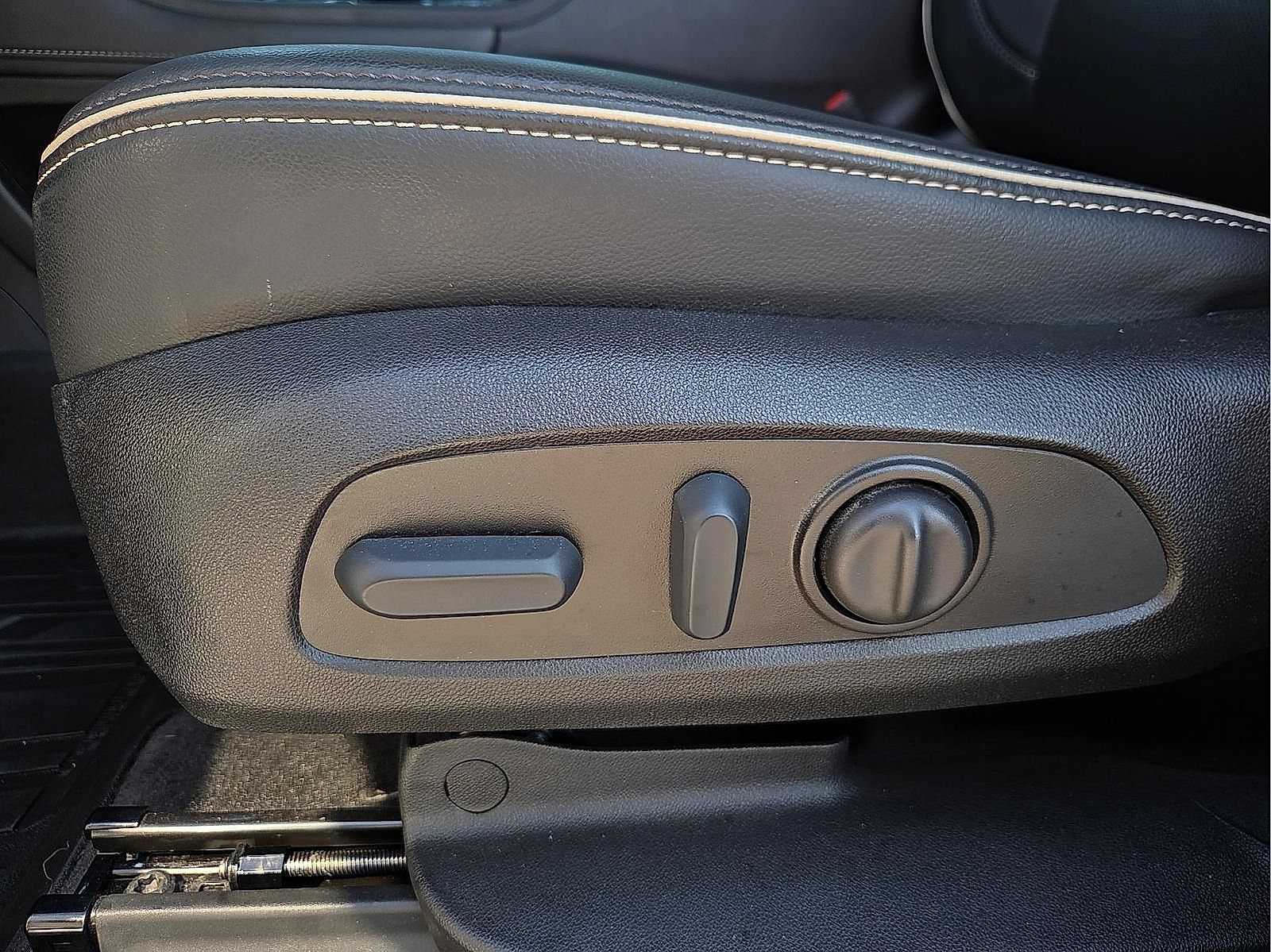 Used 2023 GMC Acadia Denali FWD image 16