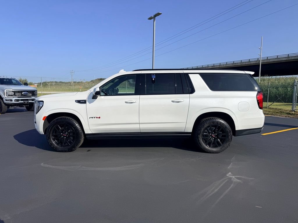Used 2023 GMC Yukon XL AT4 w/ AT4 Premium Package AWD/4WD image 10