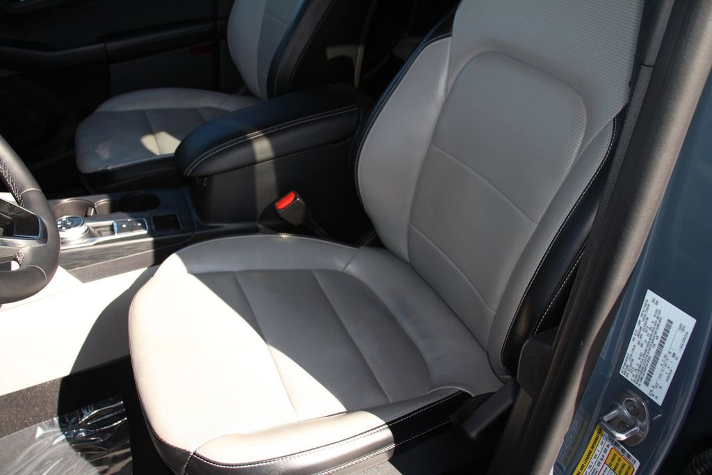 Certified 2023 Ford Escape Platinum image 23