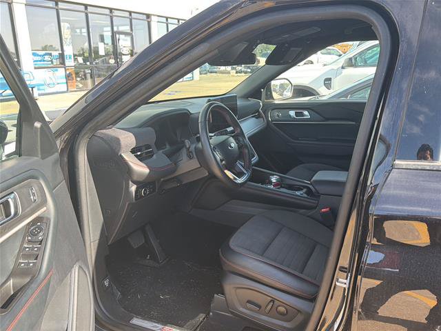 Certified 2025 Ford Explorer ST-Line AWD/4WD image 3