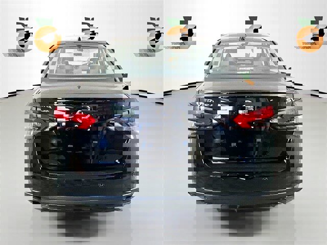 Used 2021 Nissan Versa SV image 4