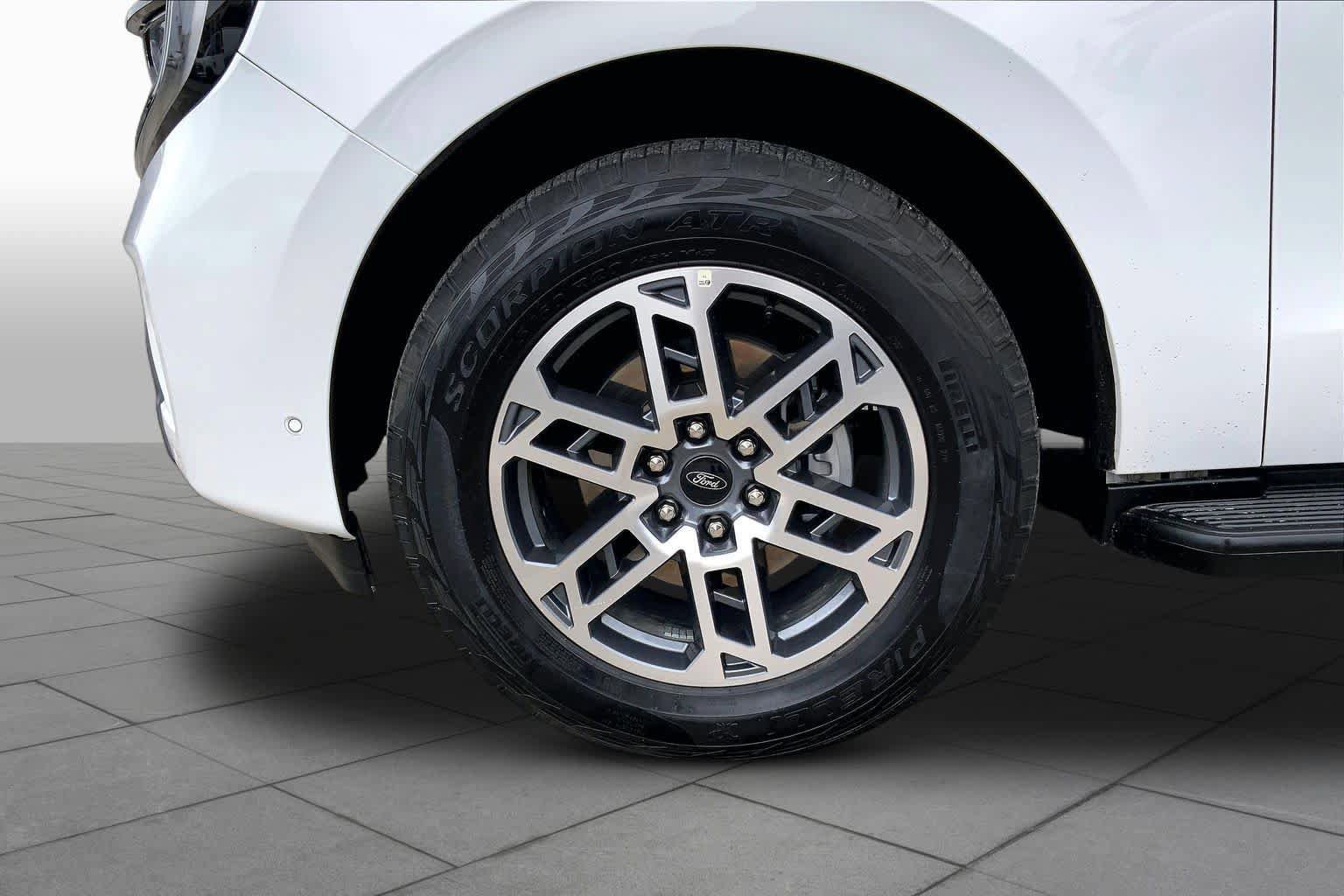 Certified 2025 Ford Expedition Active AWD/4WD image 11