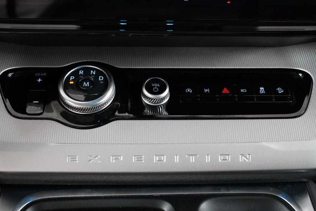 Certified 2025 Ford Expedition Active AWD/4WD image 33